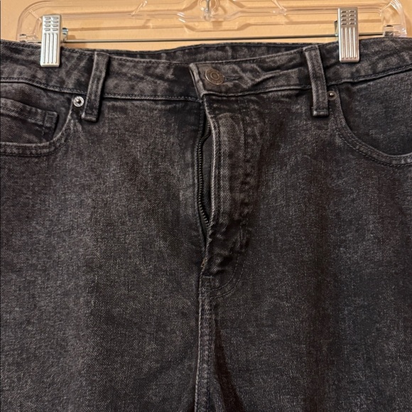 Old Navy Women's Black Ankle Jeans - Picture 2 of 5